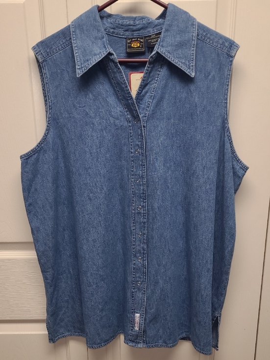 Route 66 Tops - NWT Sleeveless western festive denim snap-front shirt in blue by Route 66
